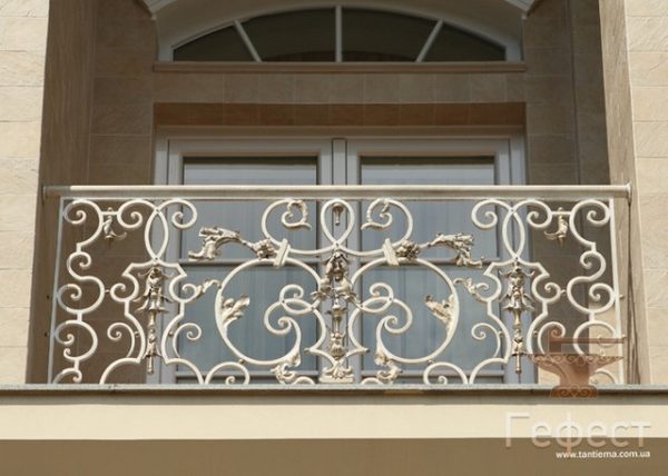 кованые балконные перила